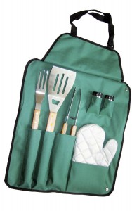 grembiule con attrezzi barbecue